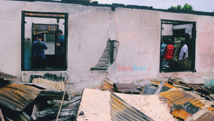 Foto Rumah Yang Terbakar 