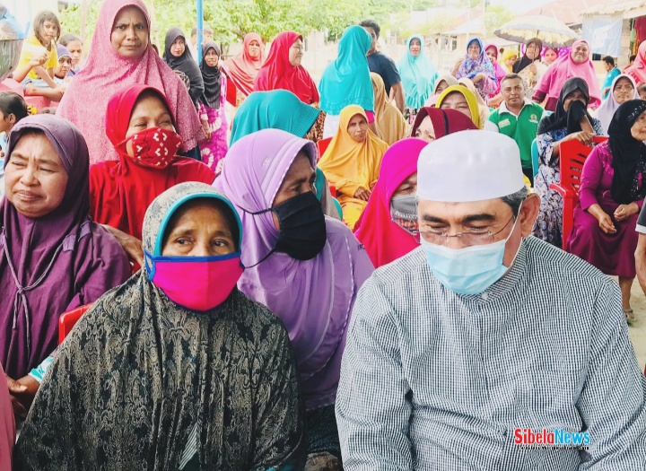 Foto Keluarga Besar Di Silang Dan Dr. Muhammad Kasuba (foto. alif)