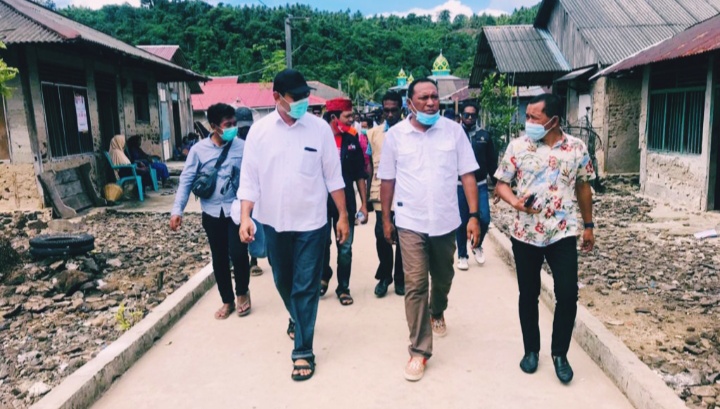 Foto, Calon Wakil Bupati, Hasan Ali Bassam Kasuba, Calon Bupati Hi. Usman Sidik dan Mansur Abd. Fatah Ketua DPD PAN Halsel (foto. Alif)