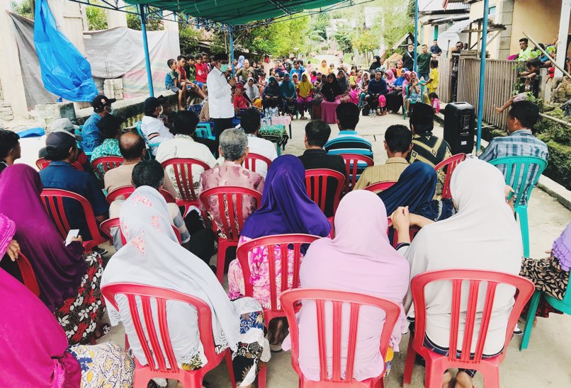 Foto Dr. Muhammat Kasuba Saat Menyampaikan Orasi Di Hadapan Masyarakat (foto. alif)