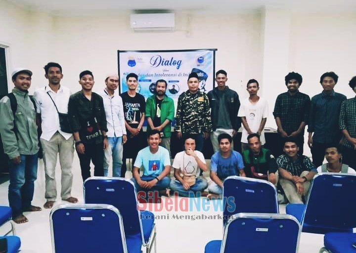 Foto Bersama Dengan Narasumber Kegiatan Dialok, Dengan Pergerakan Mahasiswa Islam Indonesia (PMII) Rayon Sastra Unkhair Sastra. (foto. Alif)