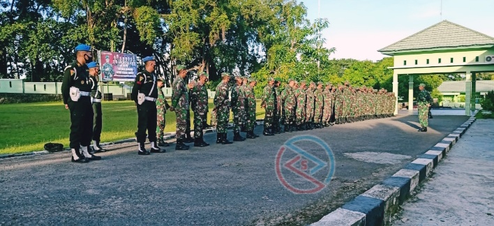 Foto Dandim 1509/Labuha Letkol Inf Untung Prayitno.S.I.P., M.Han. Memberikan Arahan Saat Apel. 