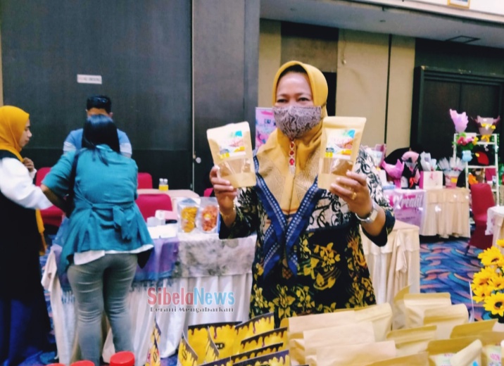 Foto WA. Zaharia Kapala Dinas Koperasi dan UKM Provinsi Maluku Utara.