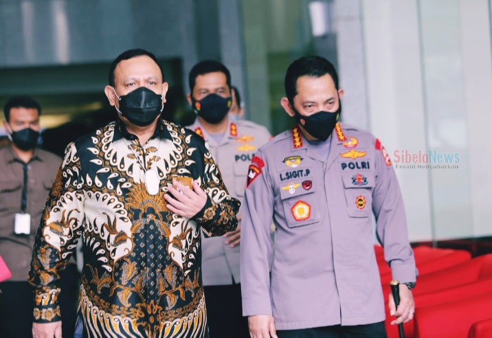 Foto Bersama Foto Ketua KPK RI Komjen Firli Bahuri Dan Kapolri Jenderal Listyo Sigit Prabowo (foto Humas Polri) 