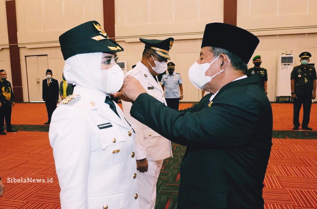 Foto Gubernur Maluku Utara KH. Abdul Gani Kasuba Lc, Melantik Bupati Dan Wakil Bupati Kepulauan Sula. 