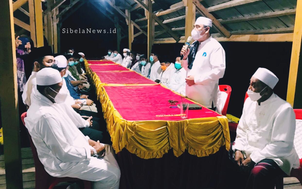 Foto Mantan Bupati Halsel Dua Periode Dr. H. Muhammad Kaduba, MA Saat Menyampaikan Permintaan Maaf. (foto/alif)