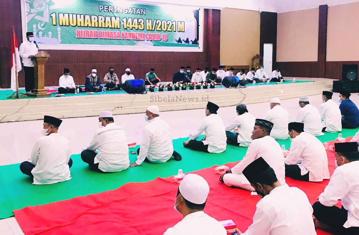 Foto Wakil Bupati Halmahera Selatan Hasan Ali Bassam Kasuba Saat Menyampaikan Sambutan Kegiatan Doa Dan Zikir Memperingati 1 Muharram 1443 H. (foto/alif)