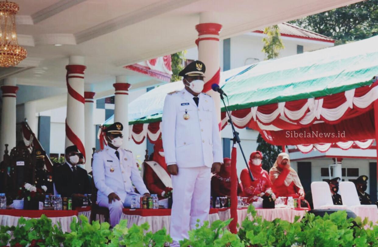 Foto Bupati Kabupaten Halmahera Selatan Hi. Usman Sidik Saat Jadi Inspektur Upacara 17 Agustus. (foto Istimewah)