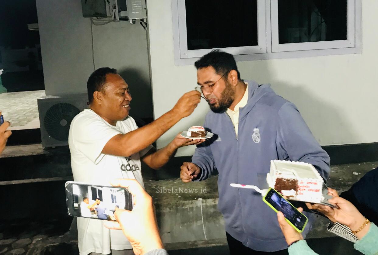Foto Wakil Bupati Halsel Merayakan Ulang Tahun Wakil Bupati Bassam Kasuba. (foto/alif)
