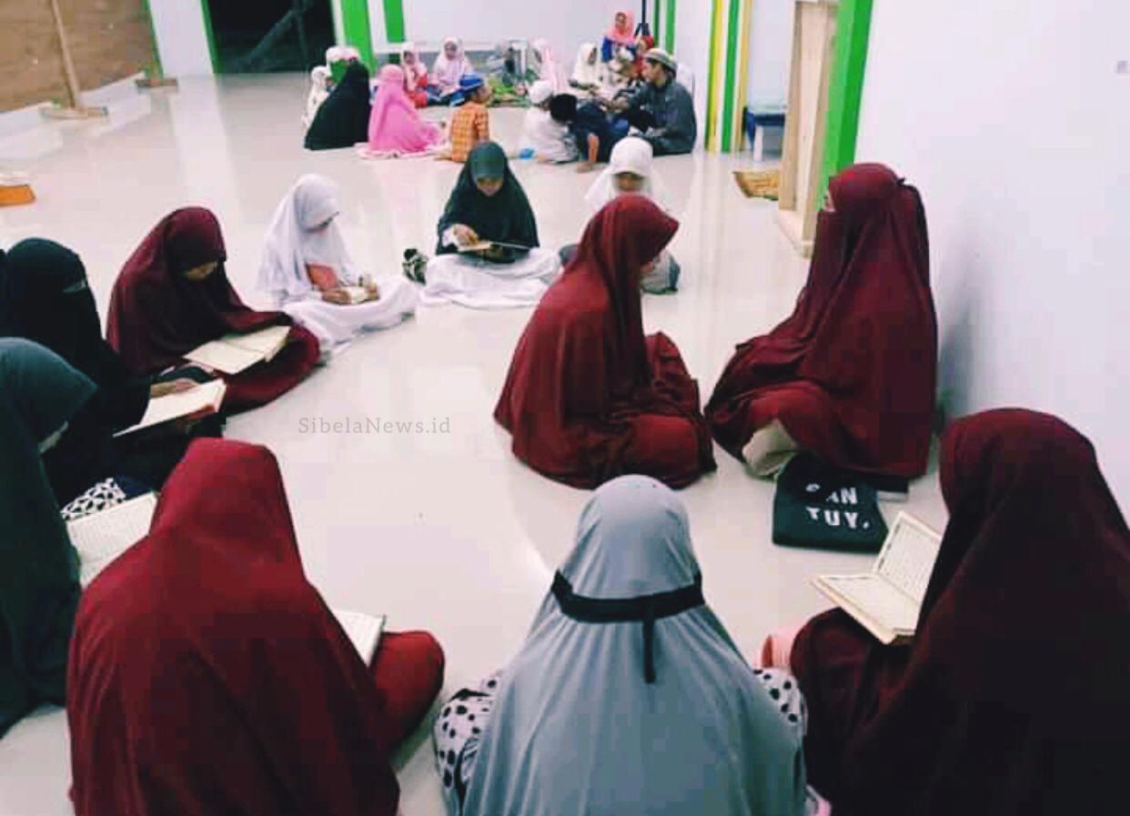 Foto Yayasan Hidayatullah Maluku Utara Yang Menaungi Pondok Pesantren Al-Izzah Desa Kusu, Kecamatan Oba Utara, Tidore Kepulauan. Hal Terlihat Saat Melaksanakan Evaluasi Belajar Menghafal Al-Qur'an Dan Hadits, Digelar Di Masjid Ponpes. (foto/IR)