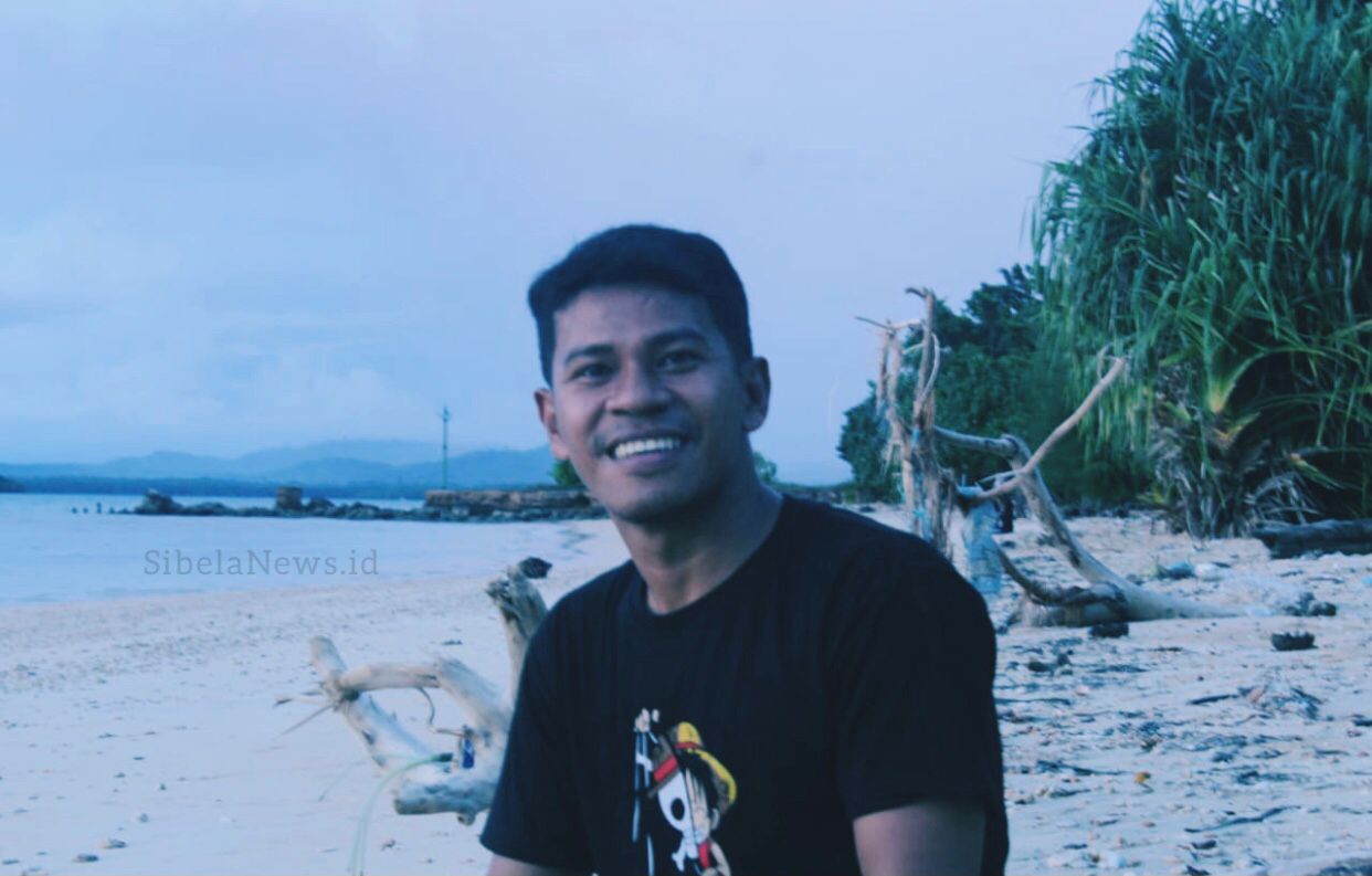 Foto: Suratman Dano Mas'ud - Pegiat Literasi - Alumni IAIN Ternate.

 