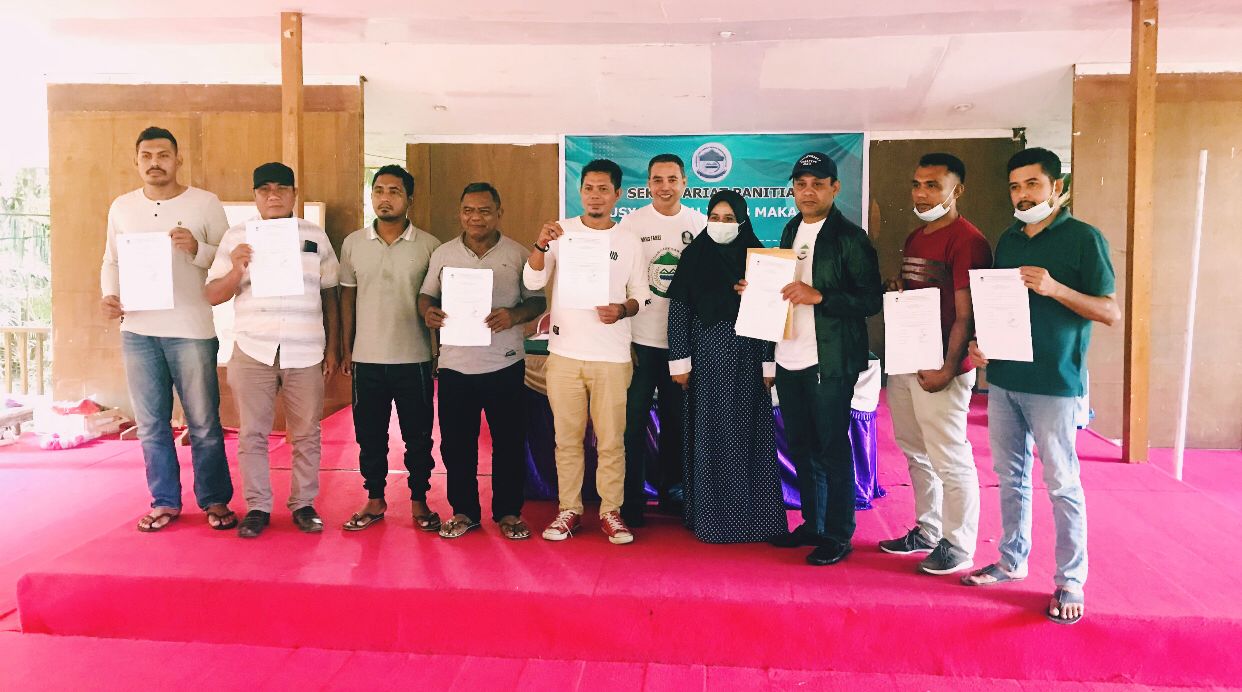 Foto Stering Comite Saat Lakukan Foto Bersama Dengan Tim Masing-masing Calon IKB Halsel. (foto/alif)