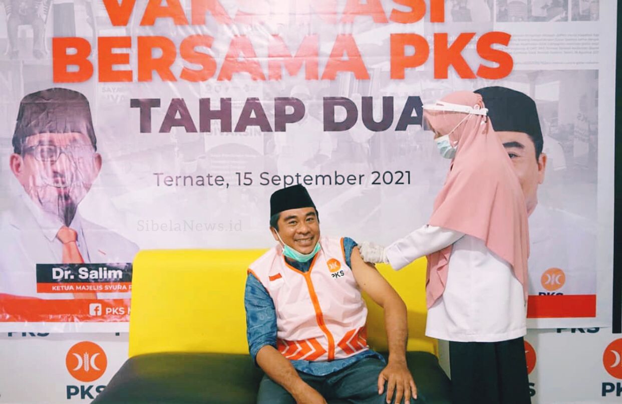 Foto Ketua DPW PKS Maluku Utara, H. Is Suaib, S.Pd.I, M.Pd Saat Di Vaksin. (foto/humas PKS Malut)