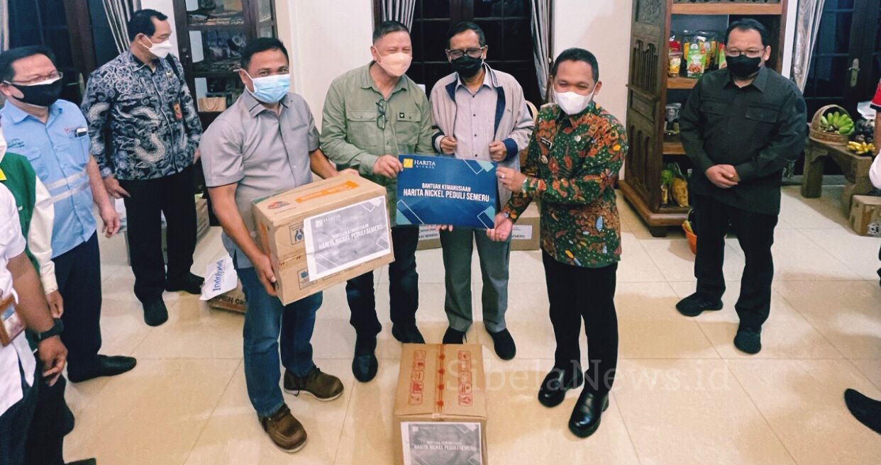 Foto PT. HARITA Menyerahkan Bantuan Untuk Warga Korban Erupsi Gunung Sameru.