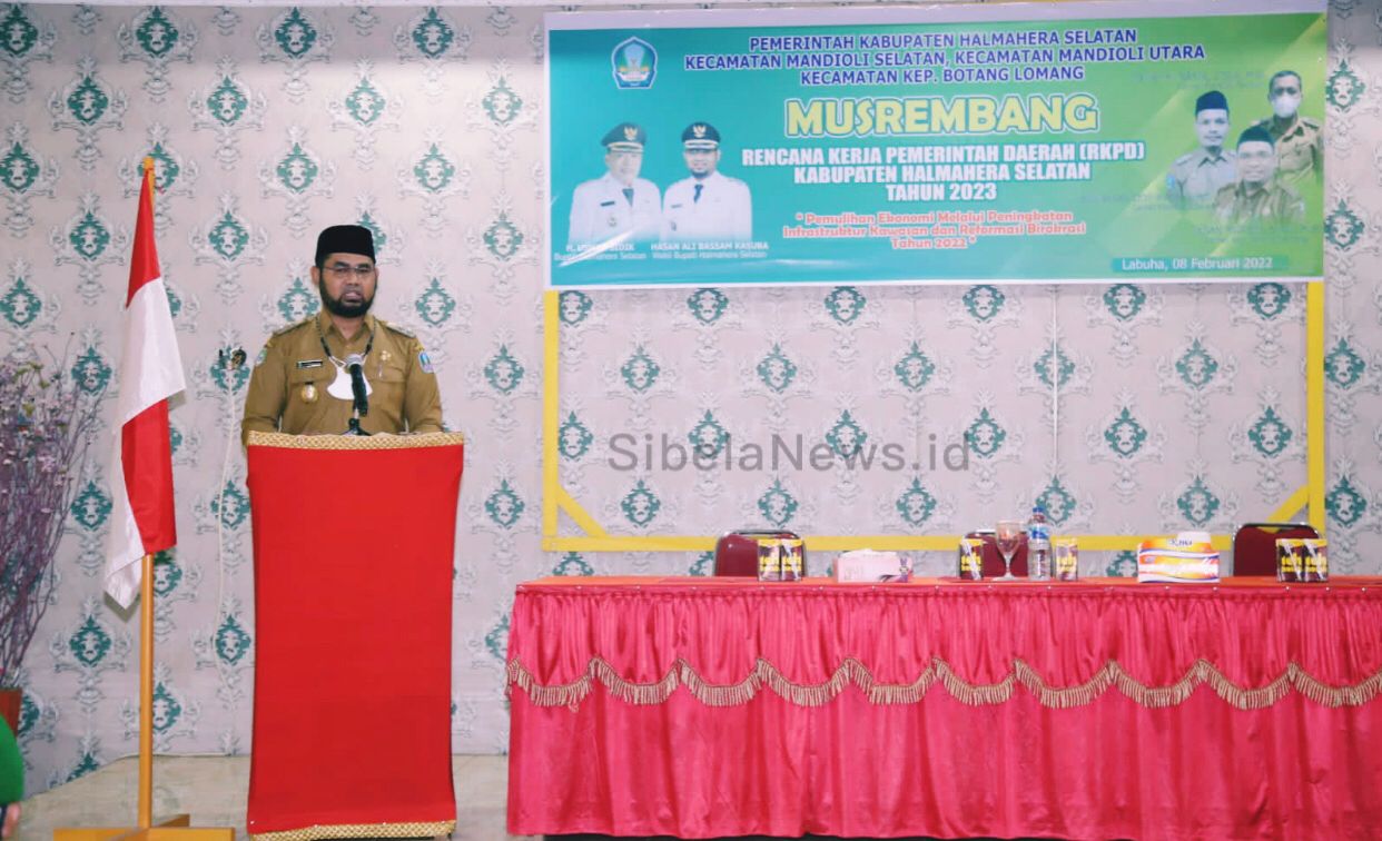 Foto Wakil Bupati Kabupaten Halmahera Selatan, Hasan Ali Bassam Kasuba Saat Menyampaikan Sambutan. (foto/rodi)