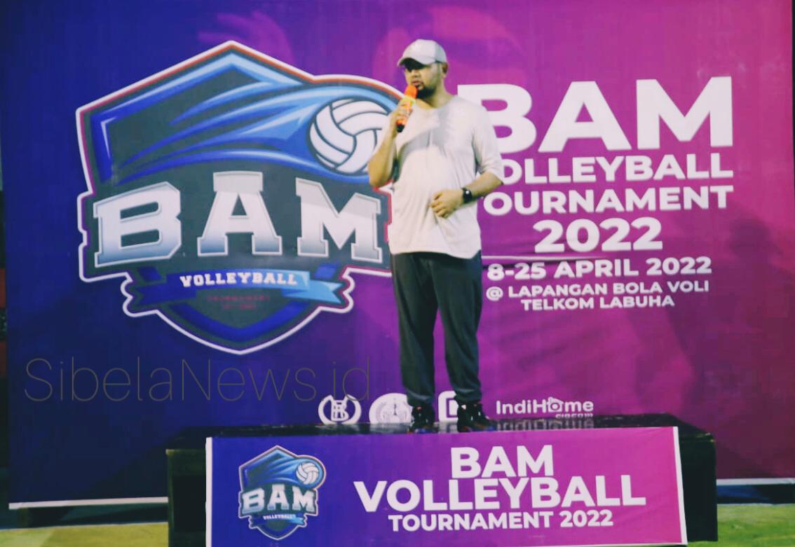 Gambar : Wakil Bupati Kabupaten Halmahera Selatan, Hasan Ali Bassam Kasuba Menyampaikan Sambutan Penutupan Vali Ball.