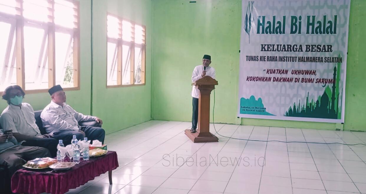 Gambar : Dr. H. Muhammad Kasuba, MA Saat Menyampaikan Tausiyah Di Acara Halal Bi Halal.