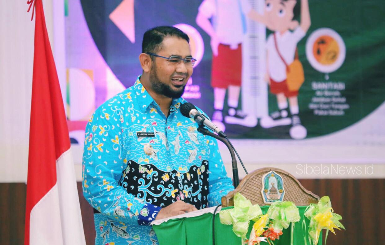 Gambar : Wakil Bupati Kabupaten Halmahera Selatan, Hasan Ali Bassam saat menyampaikan sambutan.