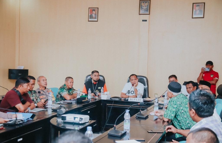 Gambar : Bupati dan Wakil Bupati Gelar Rapat Terkait Perselisihan Tapal Batas.