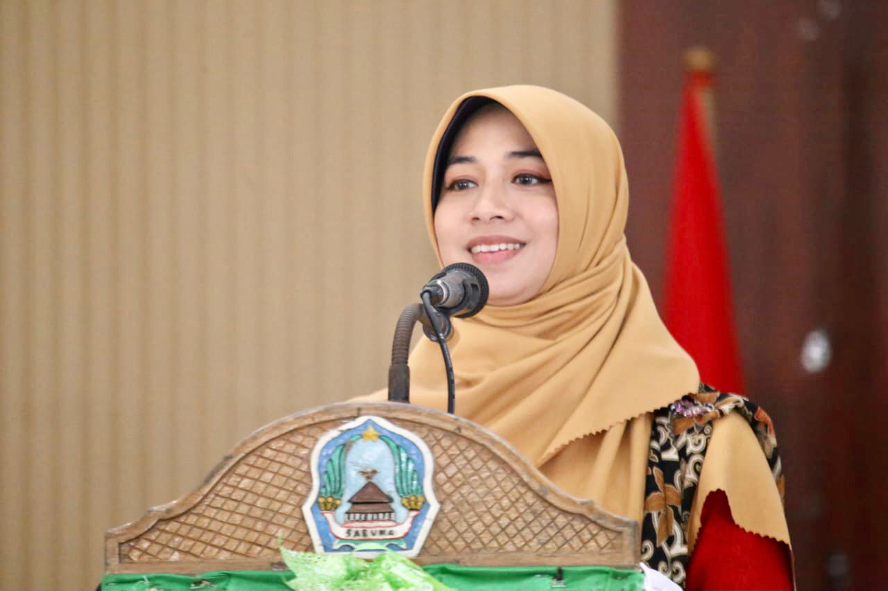 Gambar : Ibu Rifa’at Al Sa’adah Sebagai Ketua Umum Gabungan Organisasi Wanita (GOW), Kabupaten Halmahera Selatan.