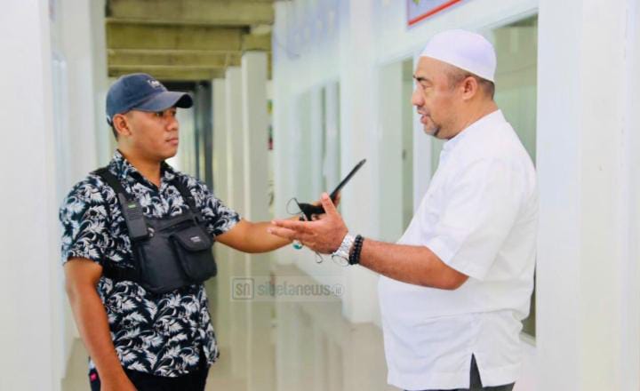 Gambar : Munawir Bahar Kasuba ST, Ketua Yayasan Nurul Hasan Maluku Utara Saat Di Wawancarai Media sibelanews.id (foto/cecep).