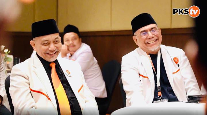 Gambar : Presiden Partai Keadilan Sejahtra (PKS) Ahmad Syaikhu dan Dr. H. Muhammad Kasuba, MA Ketua DPP PKS Bidang Pembinaan Wilayah (BPW) Indonesia Timur.