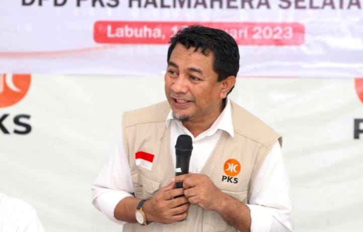 Gambar : Ketua DPD PKS Halsel Husni Salim.