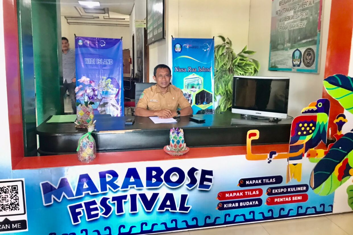 Gambar : Kadis Perwisata Halsel, Ali Dano Hasan Saat Di Wawancarai Sejumlah Awak Media.