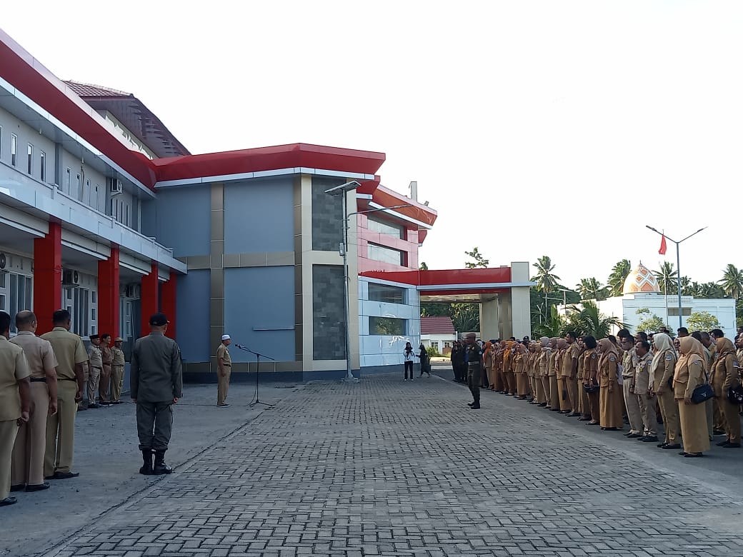 Gambar : Asisten I Setda Pulau Morotai, Muhclis Baay.