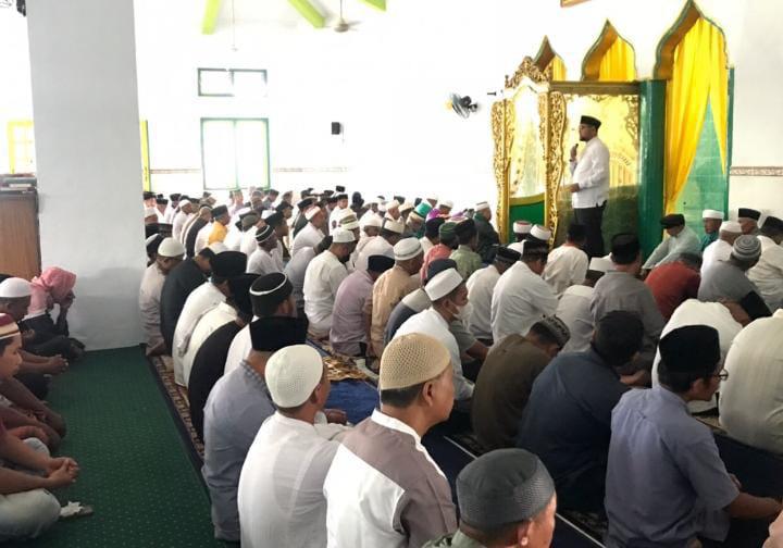 Gambar : Hasan Ali Bassam Kasuba Wakil Bupati Halsel Saat Menyampaikan Tausiyahnya.