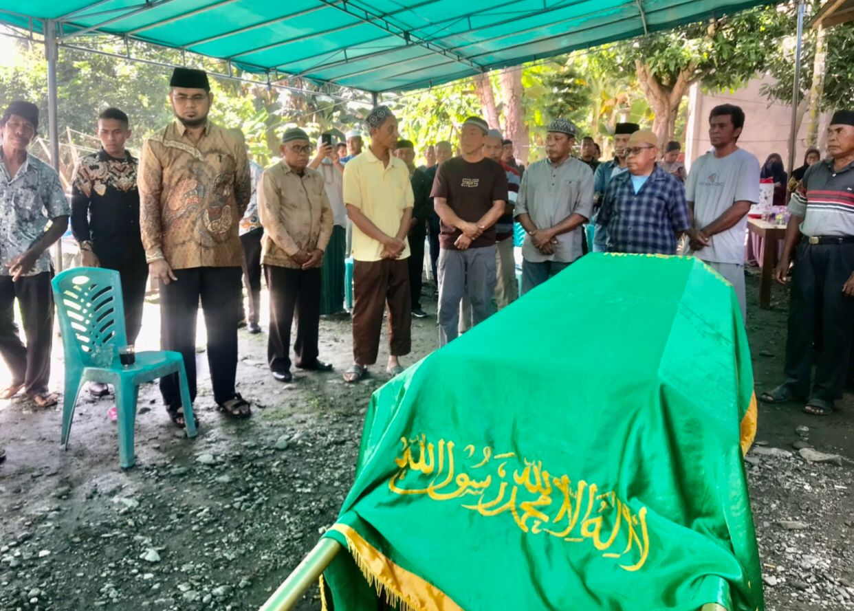 Gambar : Wakil Bupati Halsel, Bassam Kasuba Saat Menyampaikan Belasungkawa.