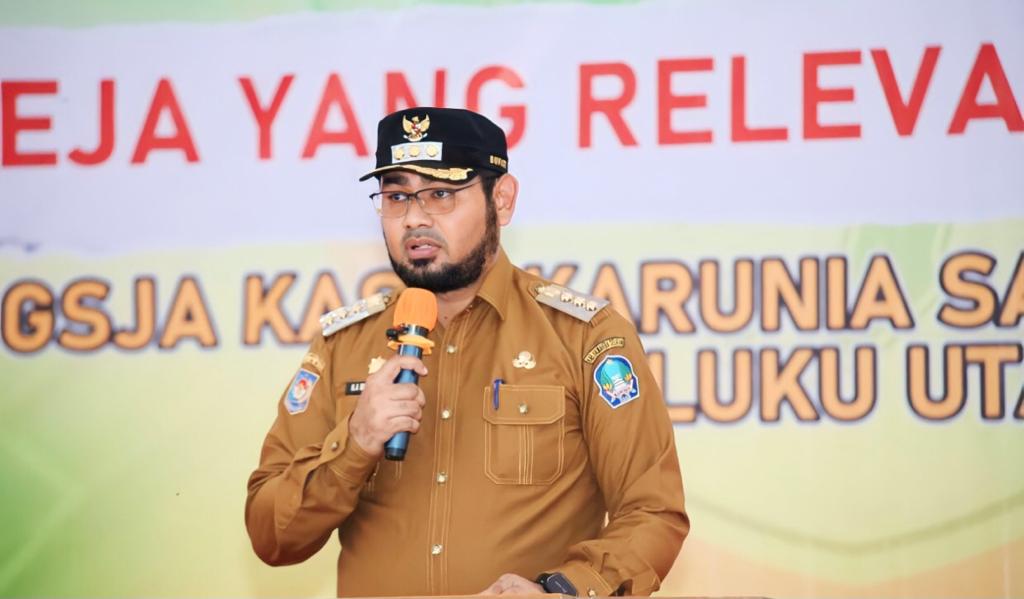 Gambar : Hasan Ali Bassam Kasuba, Bupati Halmahera Selatan.