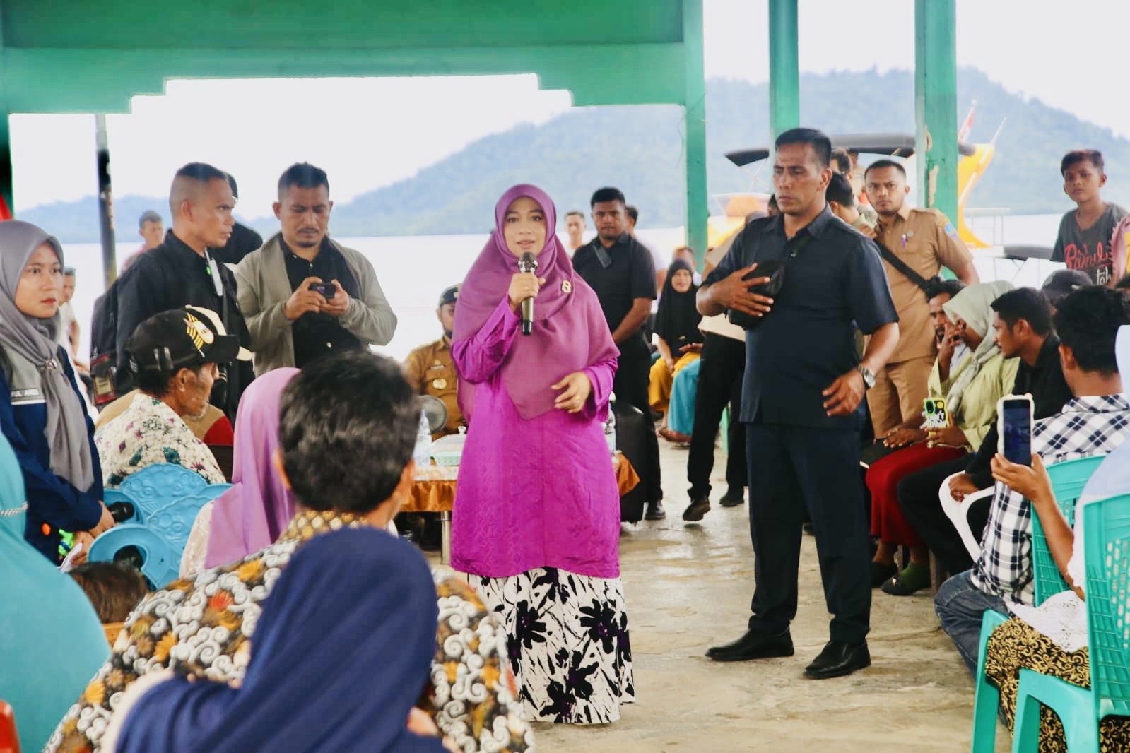 Gambar : Rifa’at Al Sa’adah Ketua TP PKK Kabupaten Halmahera Selatan Saat Sampaikan Sambutan.