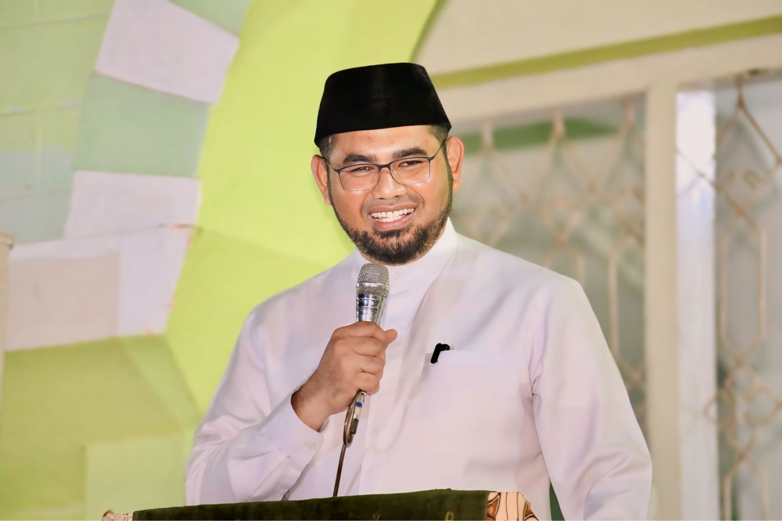 Gambar : Hasan Ali Bassam Kasuba Bupati Halsel.