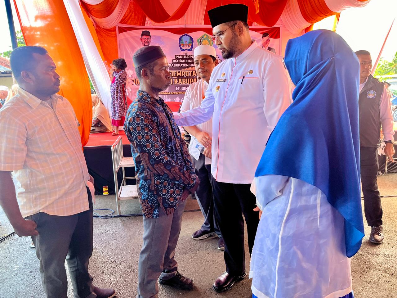 Gambar : Bassam Kasuba Bupati Halsel Bertemu dengan Keluarga Almarhum Untuk Berikan Belasungkawa.