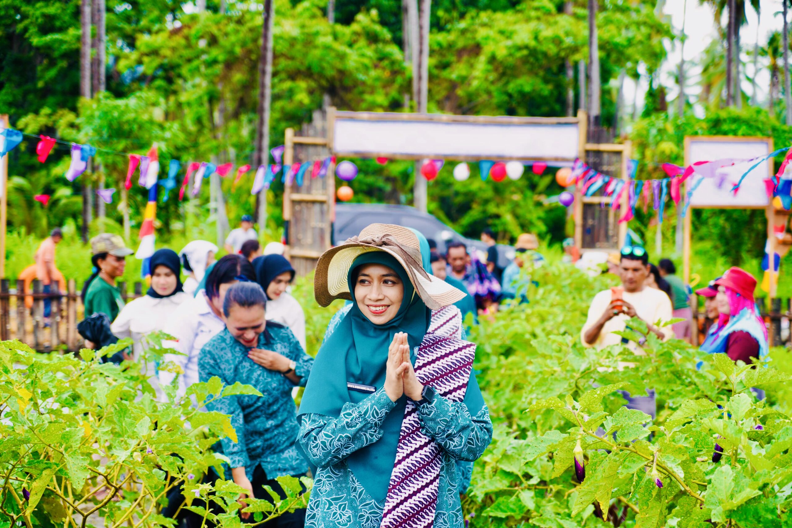 Gambar : Ny. Rifa’at Al Sa’adah Bassam Ketua TP. PKK Kabupaten Halmahera Selatan.
