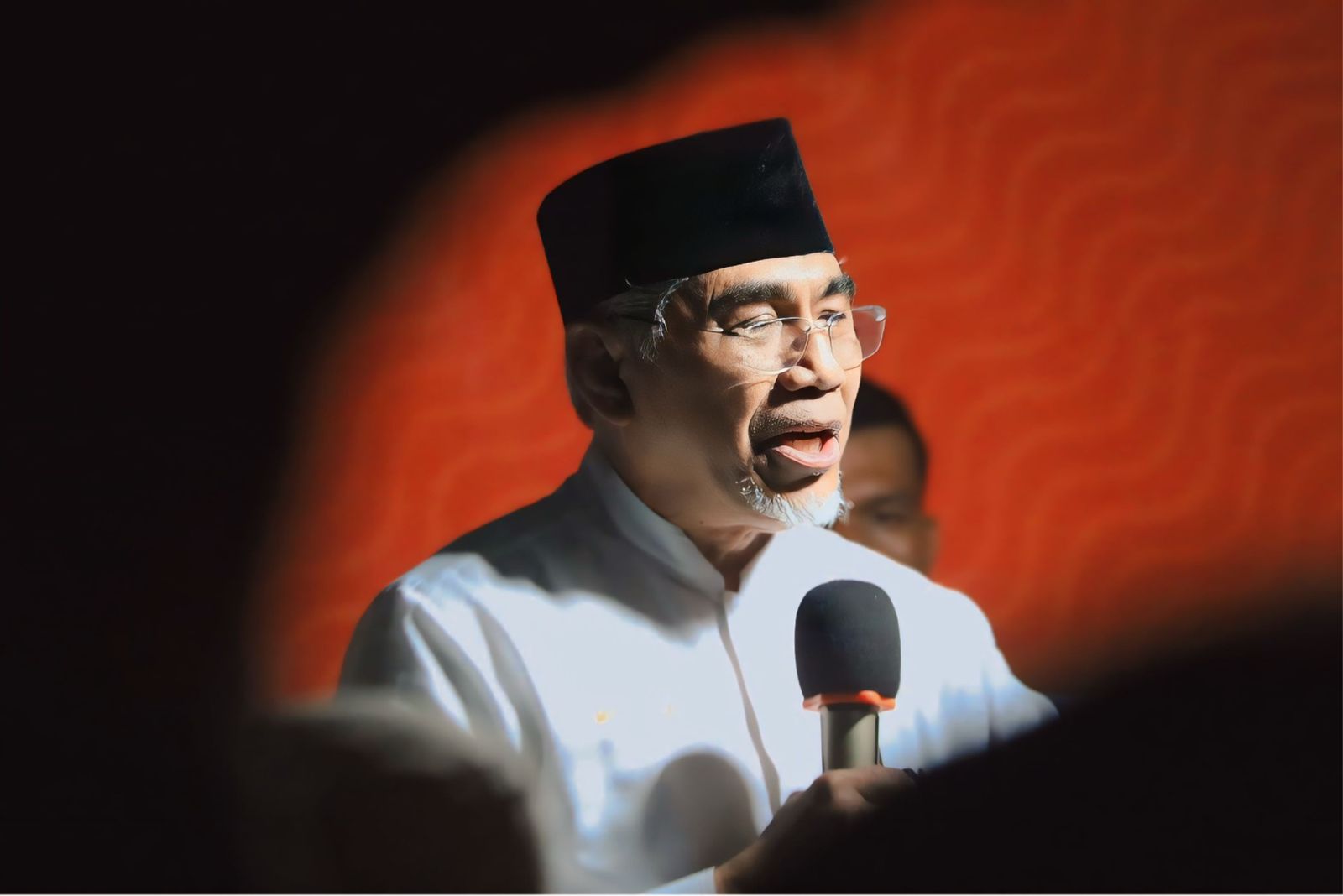 Gambar : Dr. H. Muhammad Kasuba MA, Calon Gubernur Maluku Utara MK-Bisa Nomor Urut 3.
