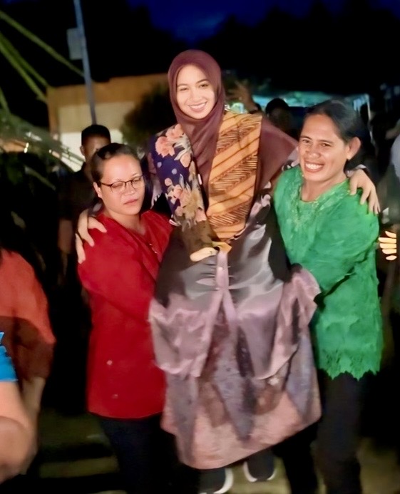 Gambar : Ibu Ny. Rifa’at 