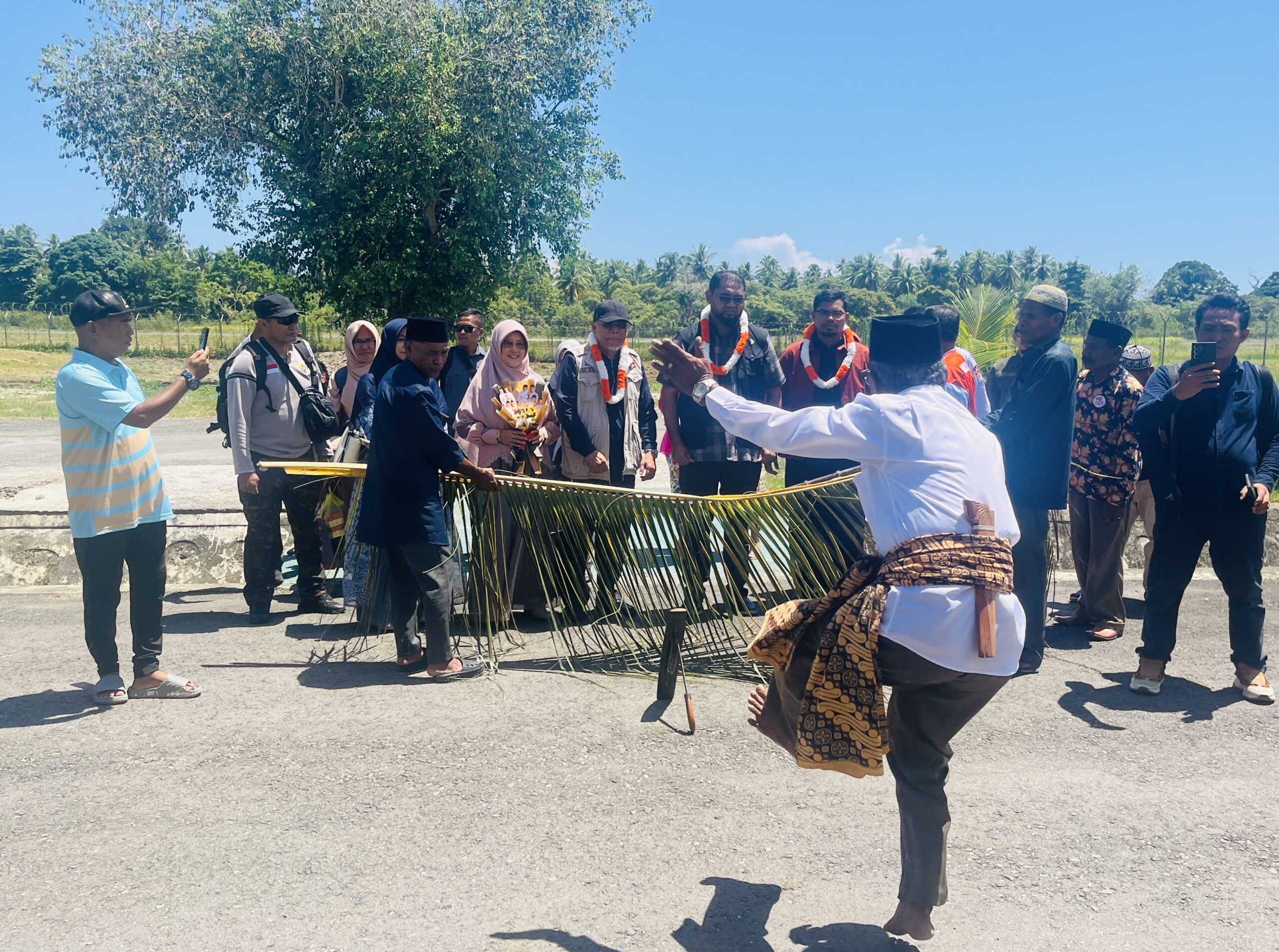 Gambar : Tarian adat Sula.