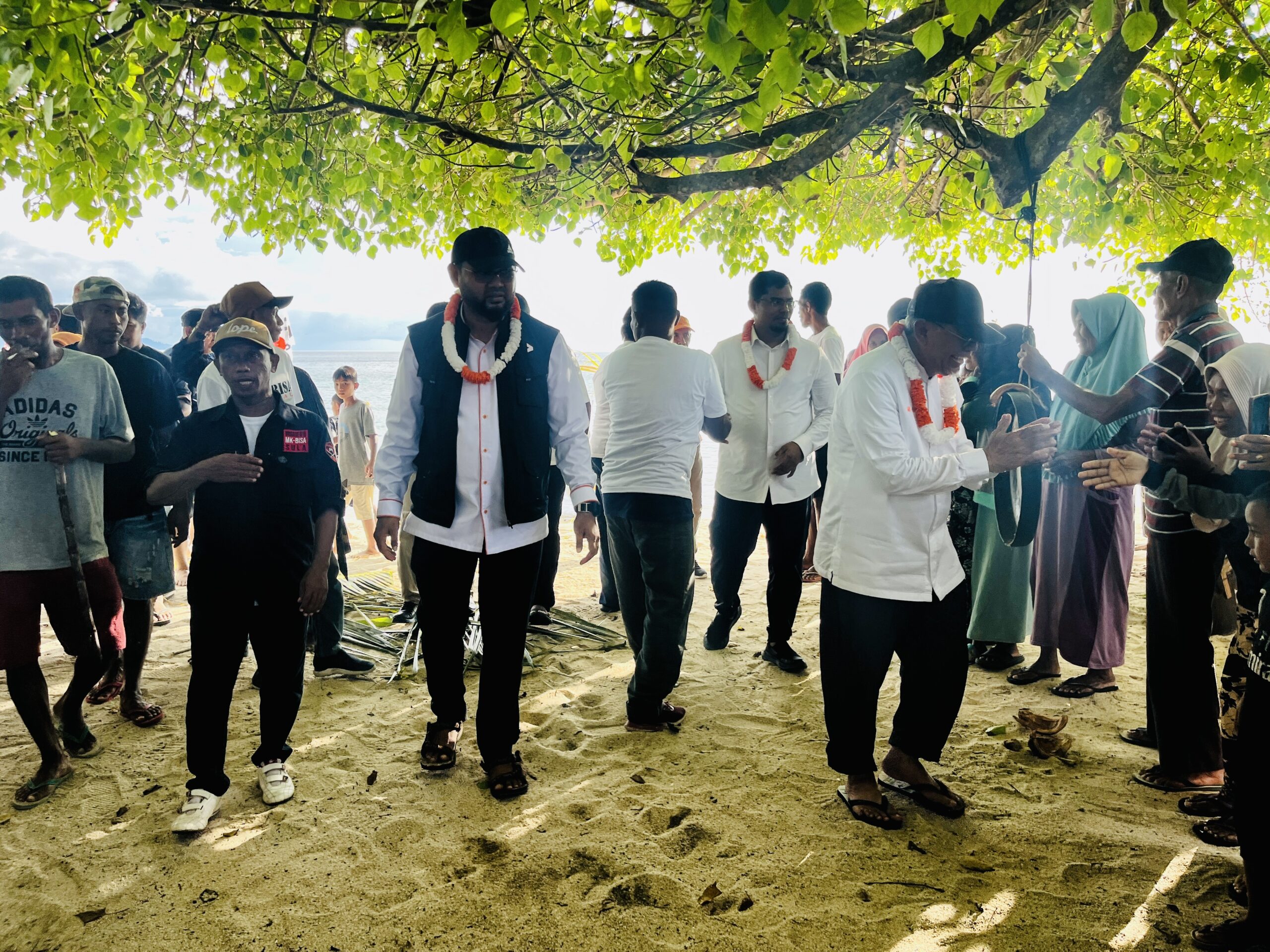 Gambar : Calon Gubernur MK kampanye Di desa Capalulu,