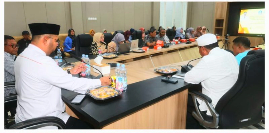 Gambar : Bupati Halsel Bassam Kasuba Pimpin Rapat.