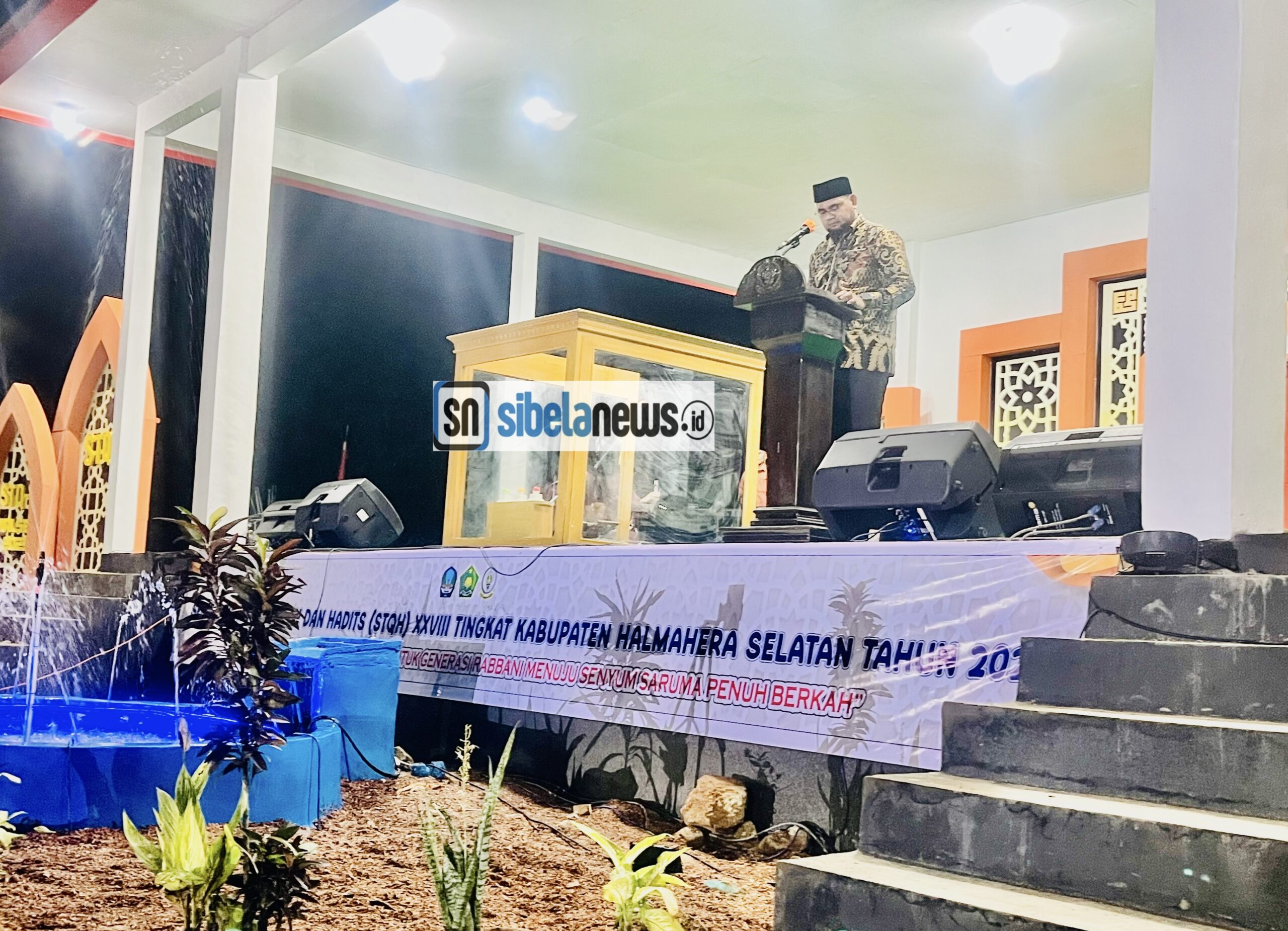 Foto Bupati Halsel, Hasan Ali Bassam Kasuba Saat Membuka STQH Ke-XXVIII 2025.