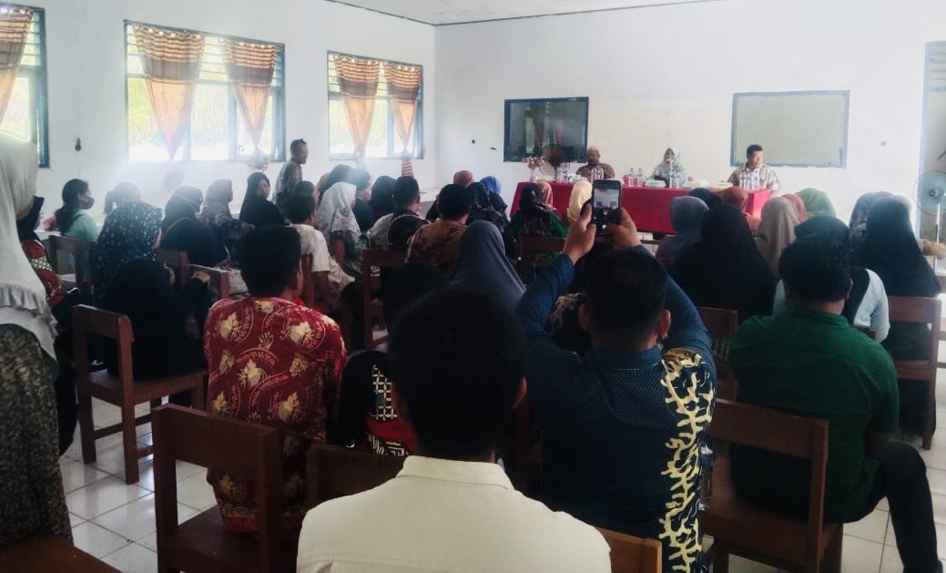 Foto di saat Rapat Dinas Pendidikan dan Kepala Sekolah serta Guru-Guru.