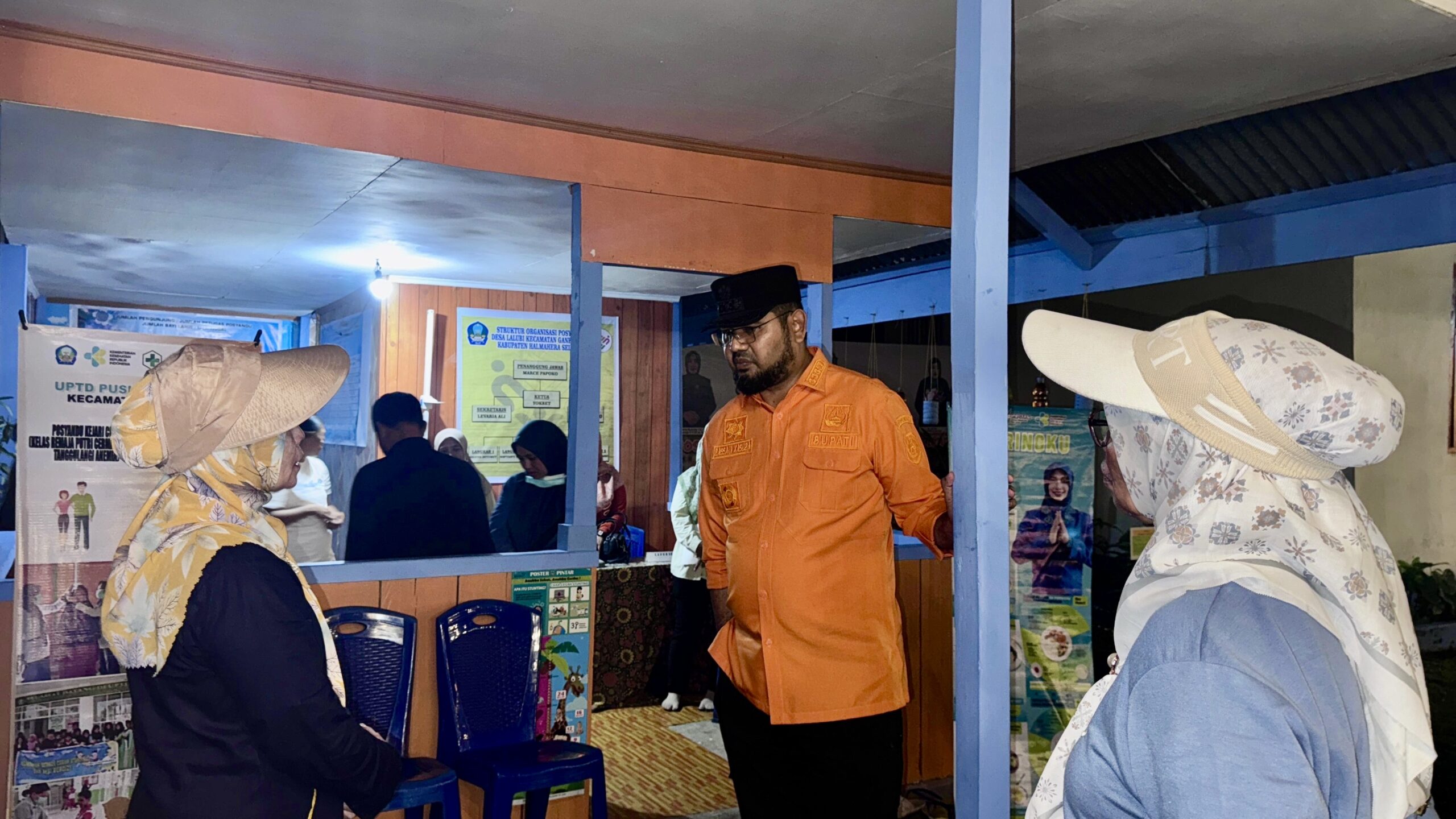 Gambar: Bupati Halsel Bassam Kasuba Saat Meninjau Lokasi Kegiatan Penilaian 10 Program PKK.