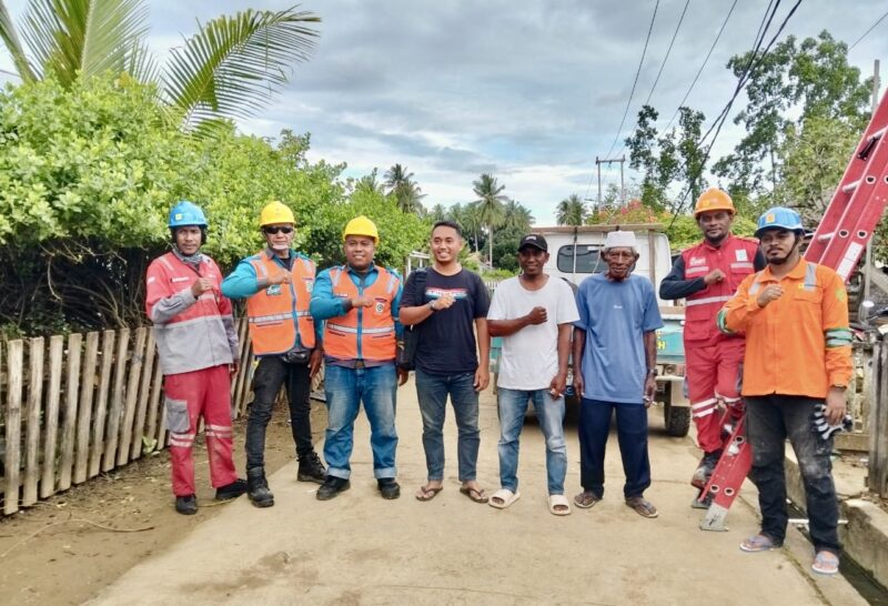 Gambar : Petugas PLN.