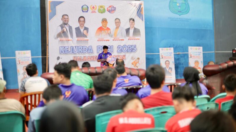 Gambar : Ketua PBSI Halmahera Selatan.