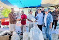 Gambar : Pemberian Bantuan.