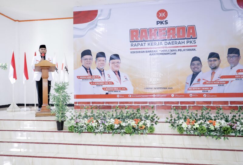Gambar : Bupati Halsel Bassam Kasuba Sampaikan Sambutan.