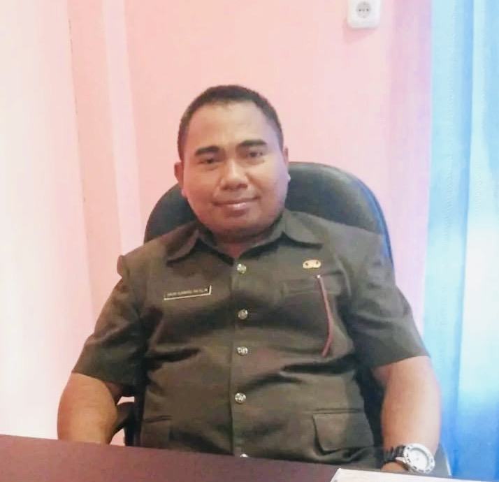 Gambar : Dr. Daud Djubedi Kepala Dinas Disnakertans Halsel