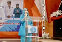 Gambar : Ketua TP. PKK Halsel, Ny. Rifa’at Al Sa’adah Bassam 